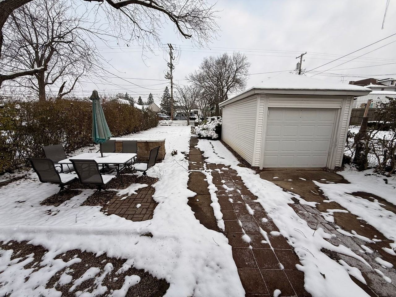 559 East Chestnut Street - Photo 2 of 23