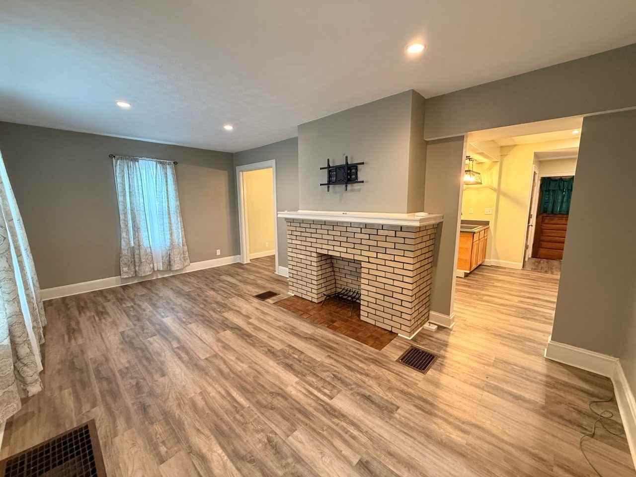 559 East Chestnut Street - Photo 3 of 23