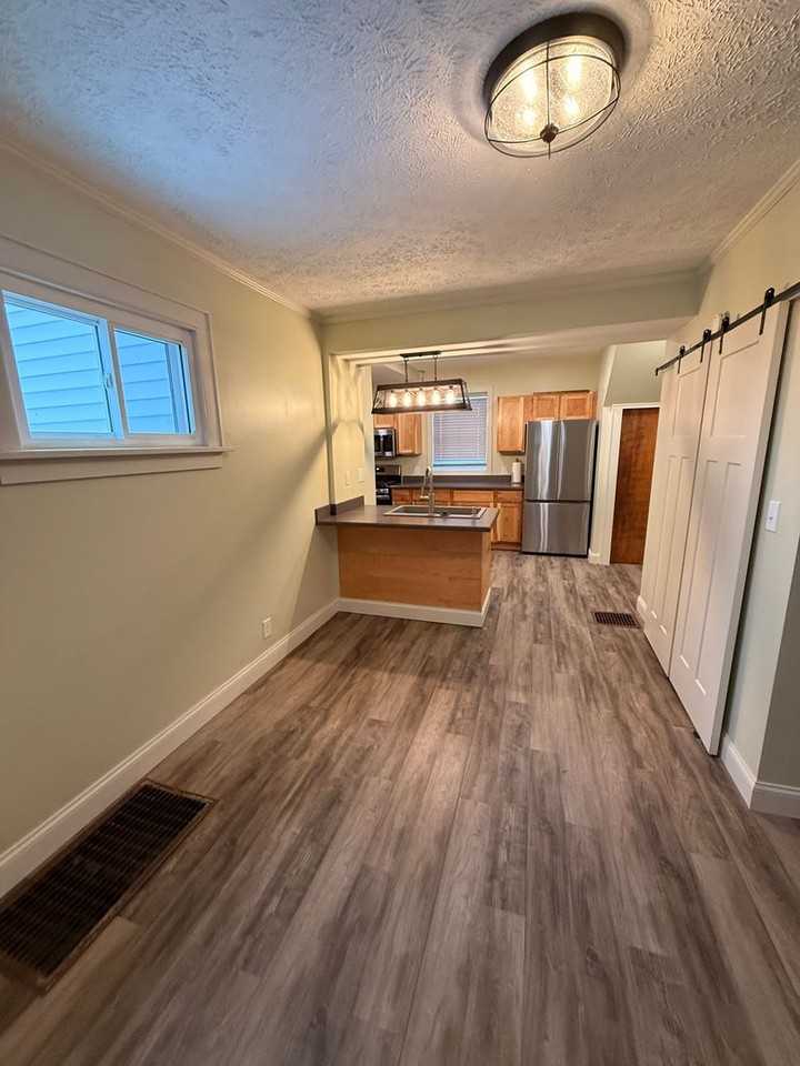 559 East Chestnut Street - Photo 4 of 23