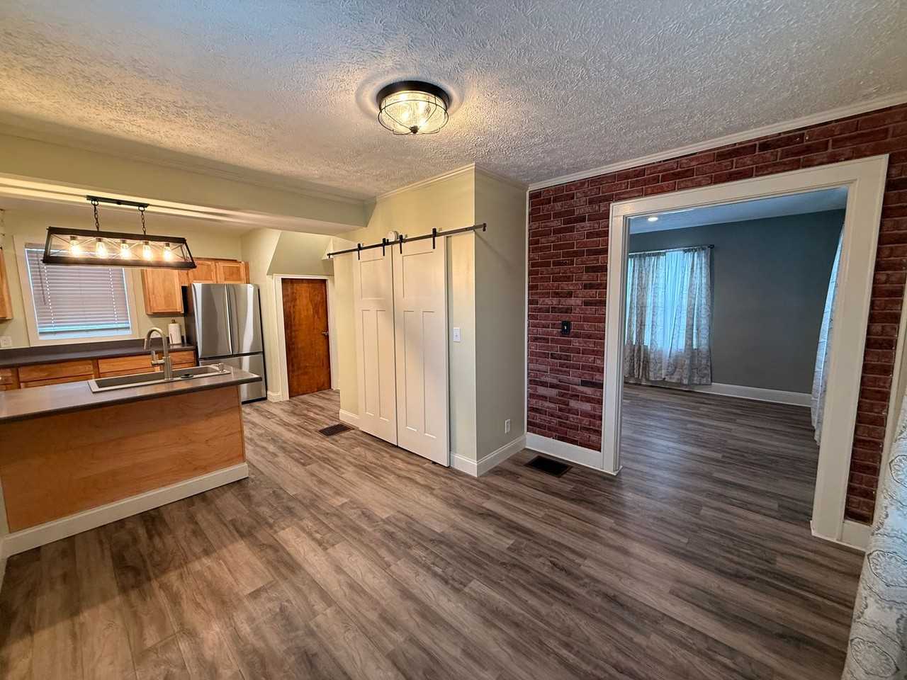 559 East Chestnut Street - Photo 5 of 23