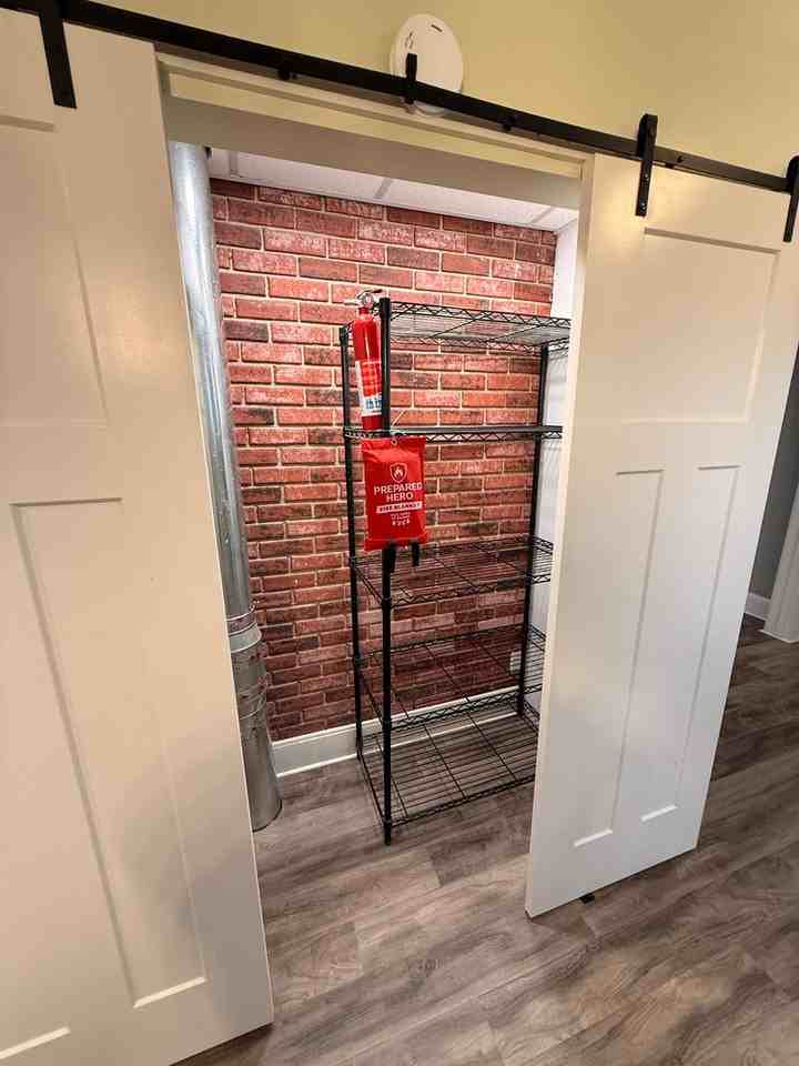 559 East Chestnut Street - Photo 6 of 23