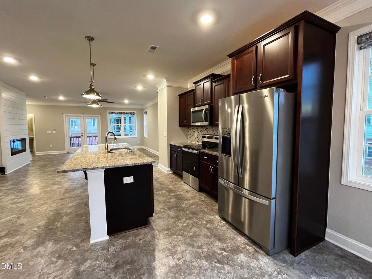 986 Gateway Commons Cir - Photo 2 of 19