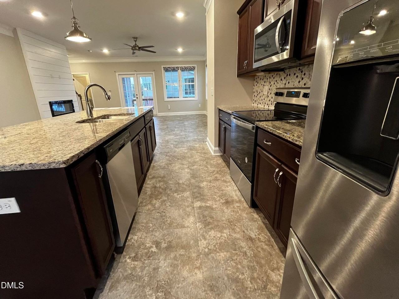 986 Gateway Commons Cir - Photo 3 of 19