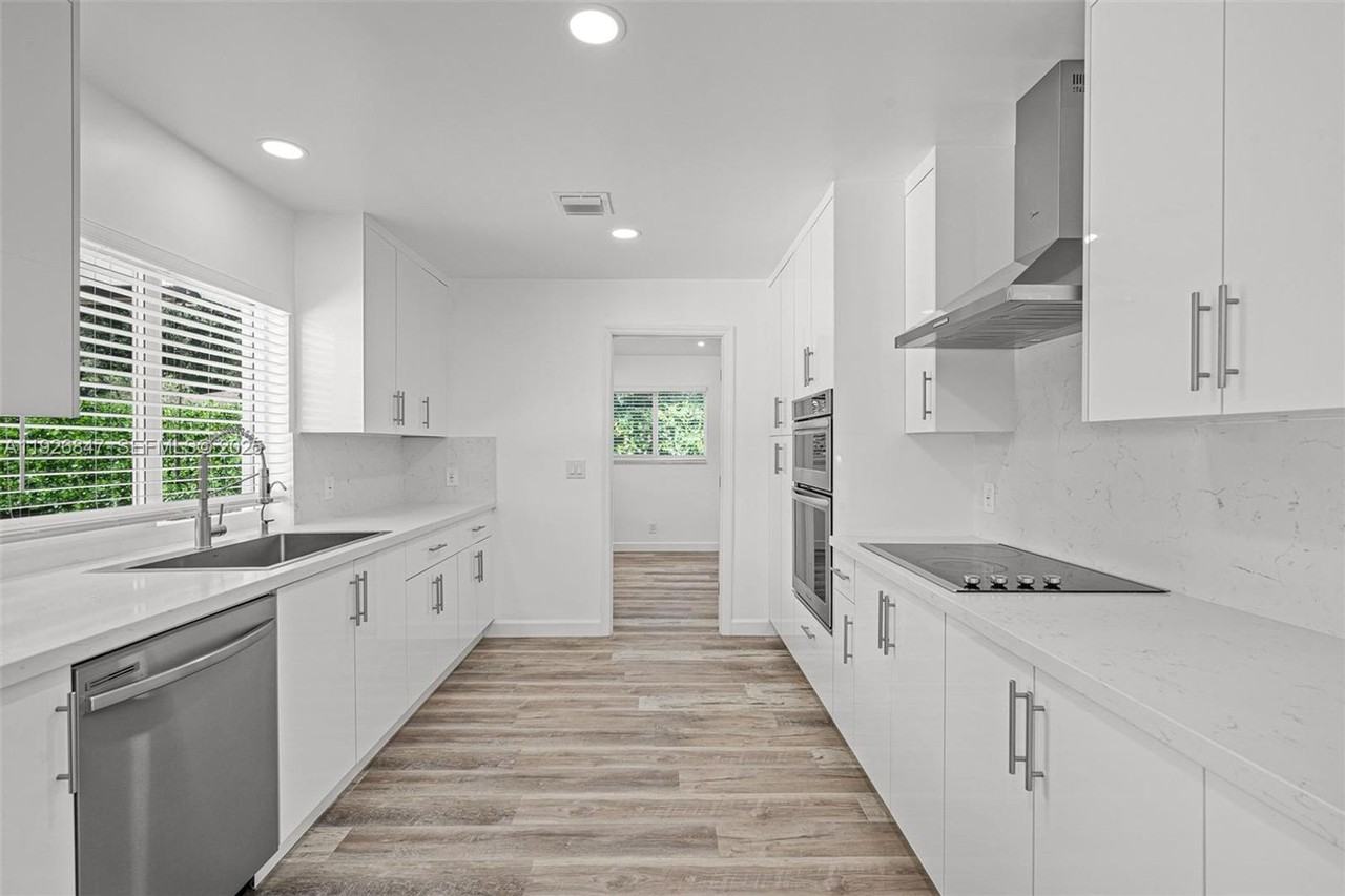 14330 Sw 16th St - Photo 3 of 22