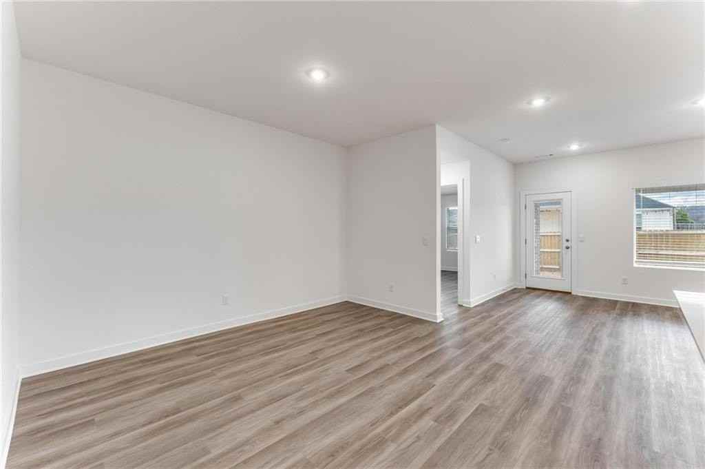 W Aurora St - Photo 4 of 20