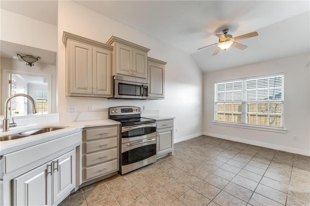 102 Skinner St - Photo 5 of 23