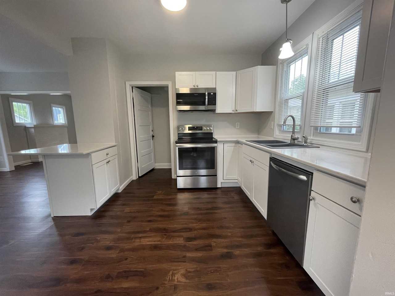 600 E 1st St - Photo 6 of 20