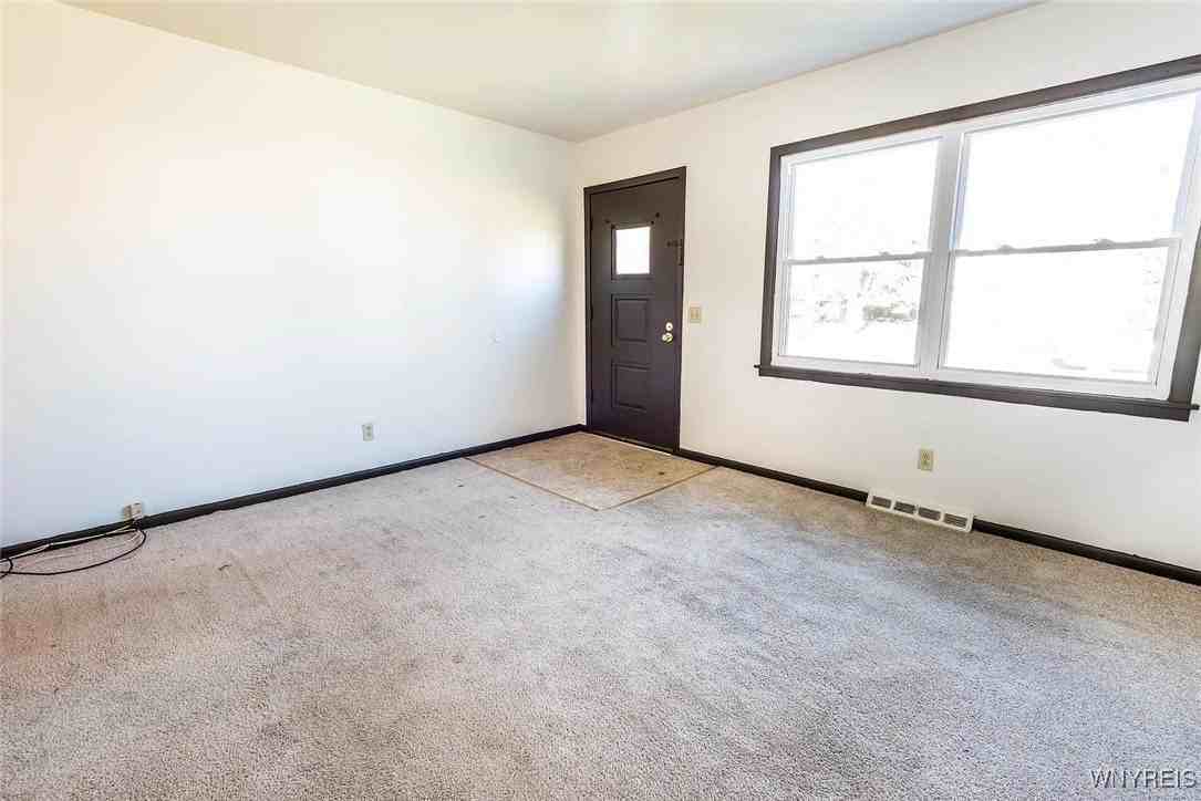 111 Sunshine Dr - Photo 2 of 7