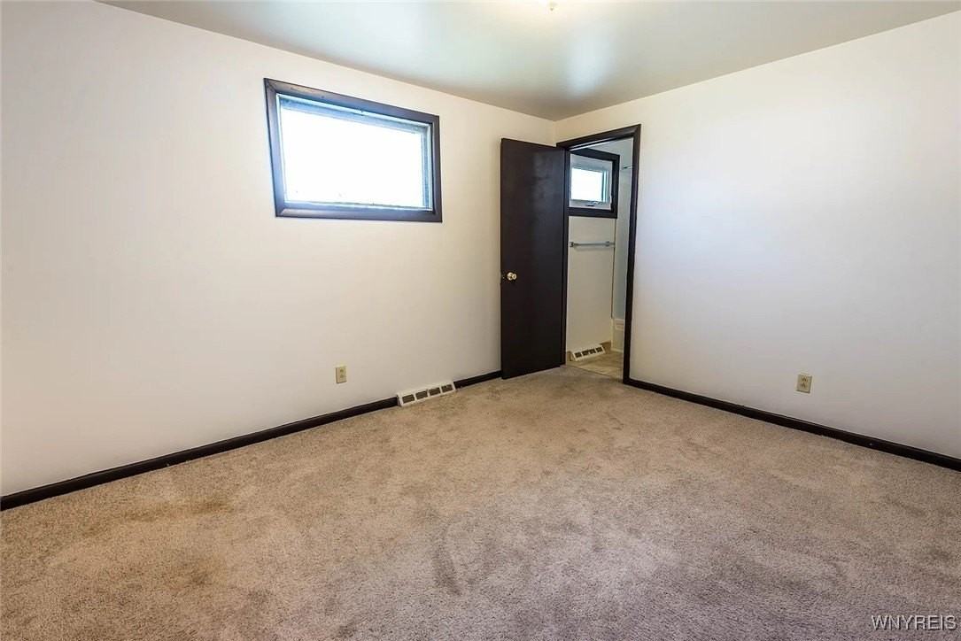 111 Sunshine Dr - Photo 3 of 7