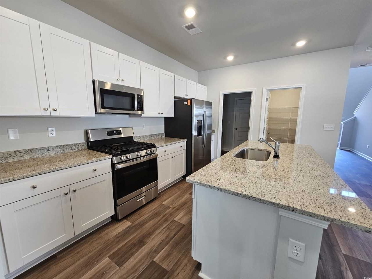 800 Wapama St. - Photo 5 of 34