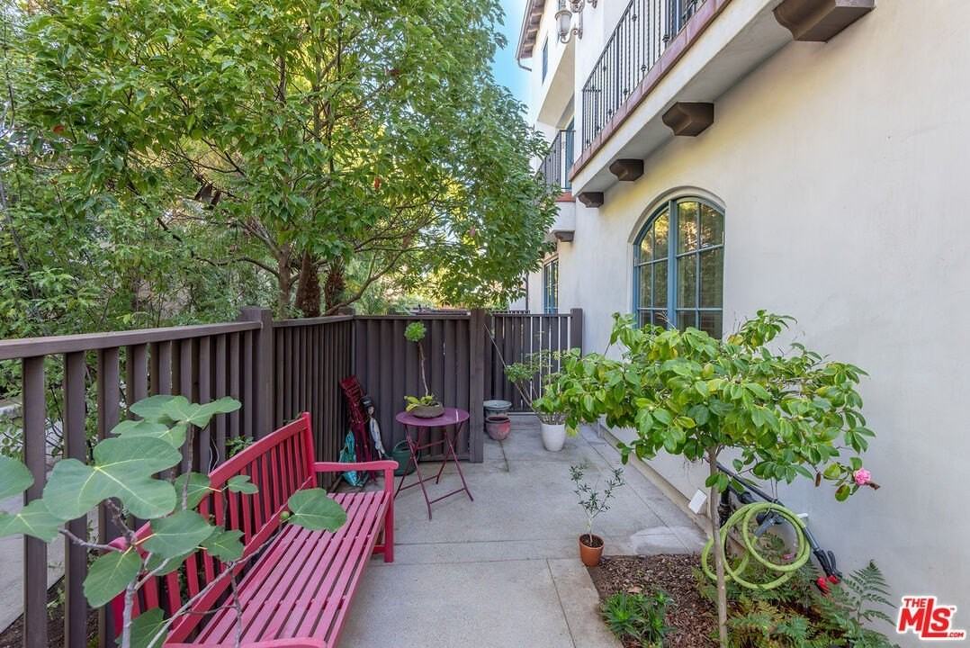 1619 Artesia Blvd Unit D #D - Photo 3 of 29