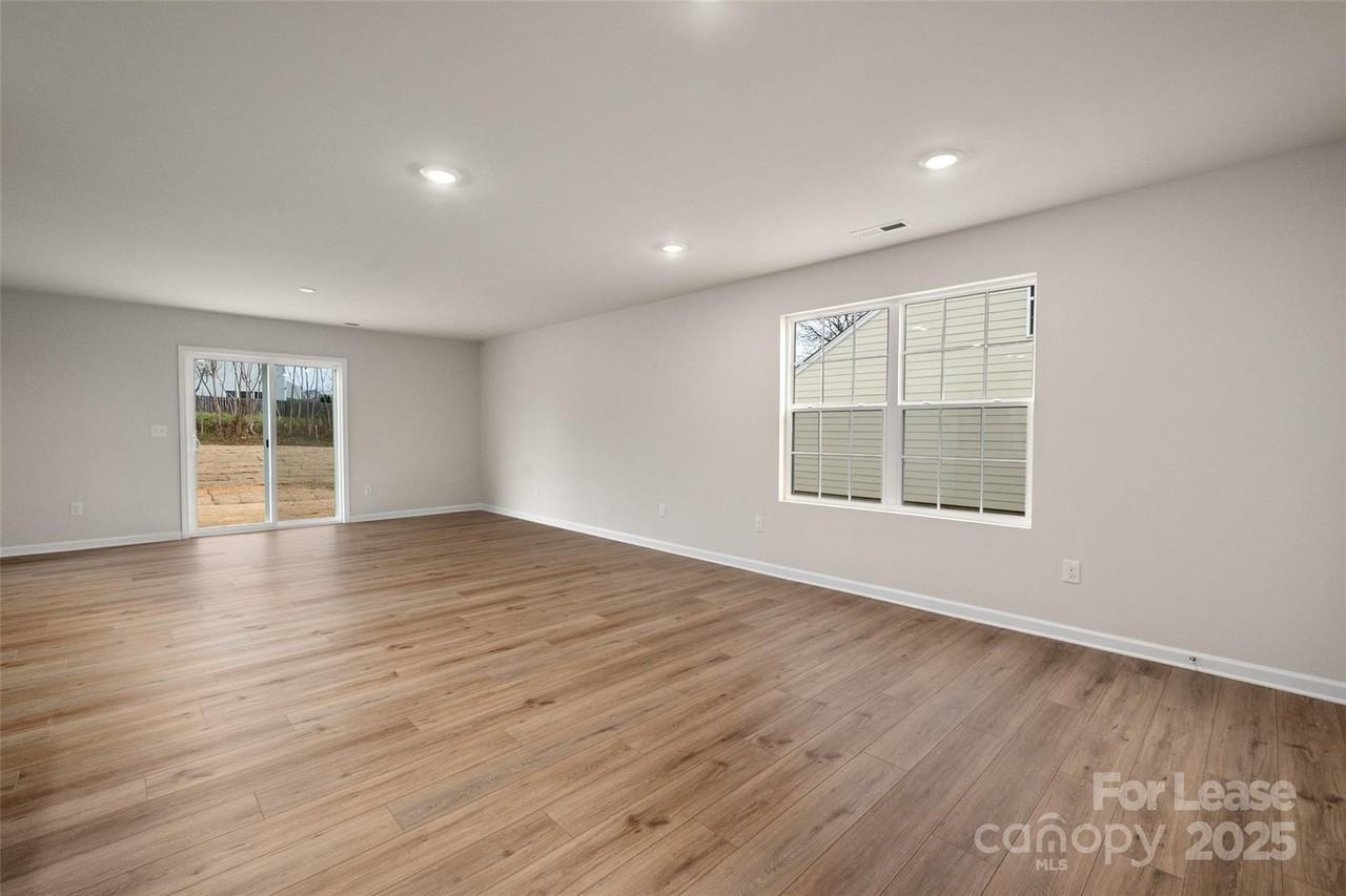 108 Rock Ave - Photo 7 of 45