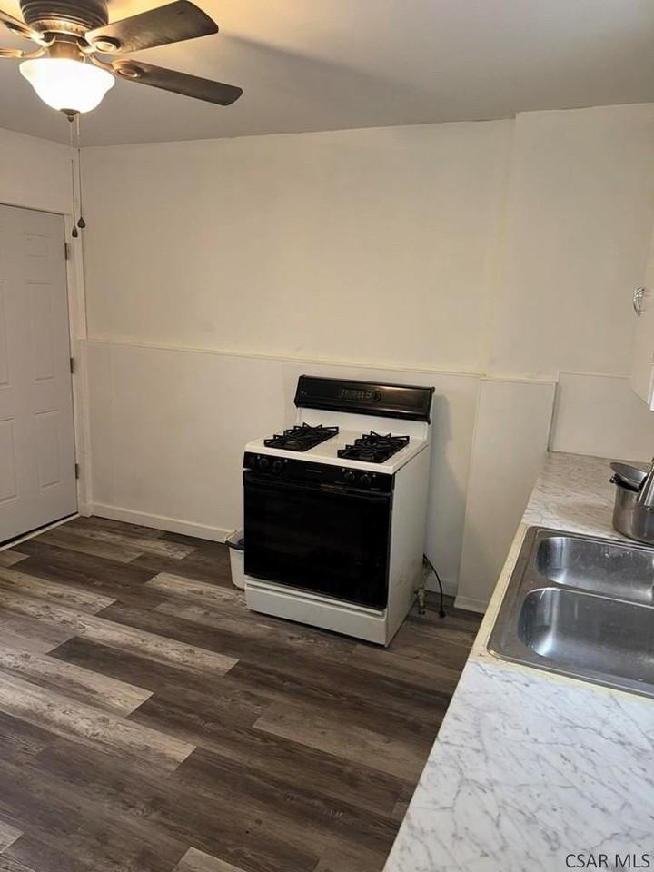 145 Rear Hudson St - Photo 4 of 11