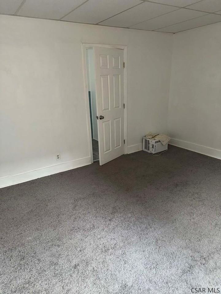 145 Rear Hudson St - Photo 5 of 11