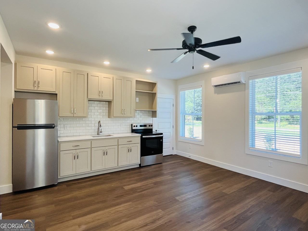 105 Gardenia Ln Unit 105b #105B - Photo 4 of 24