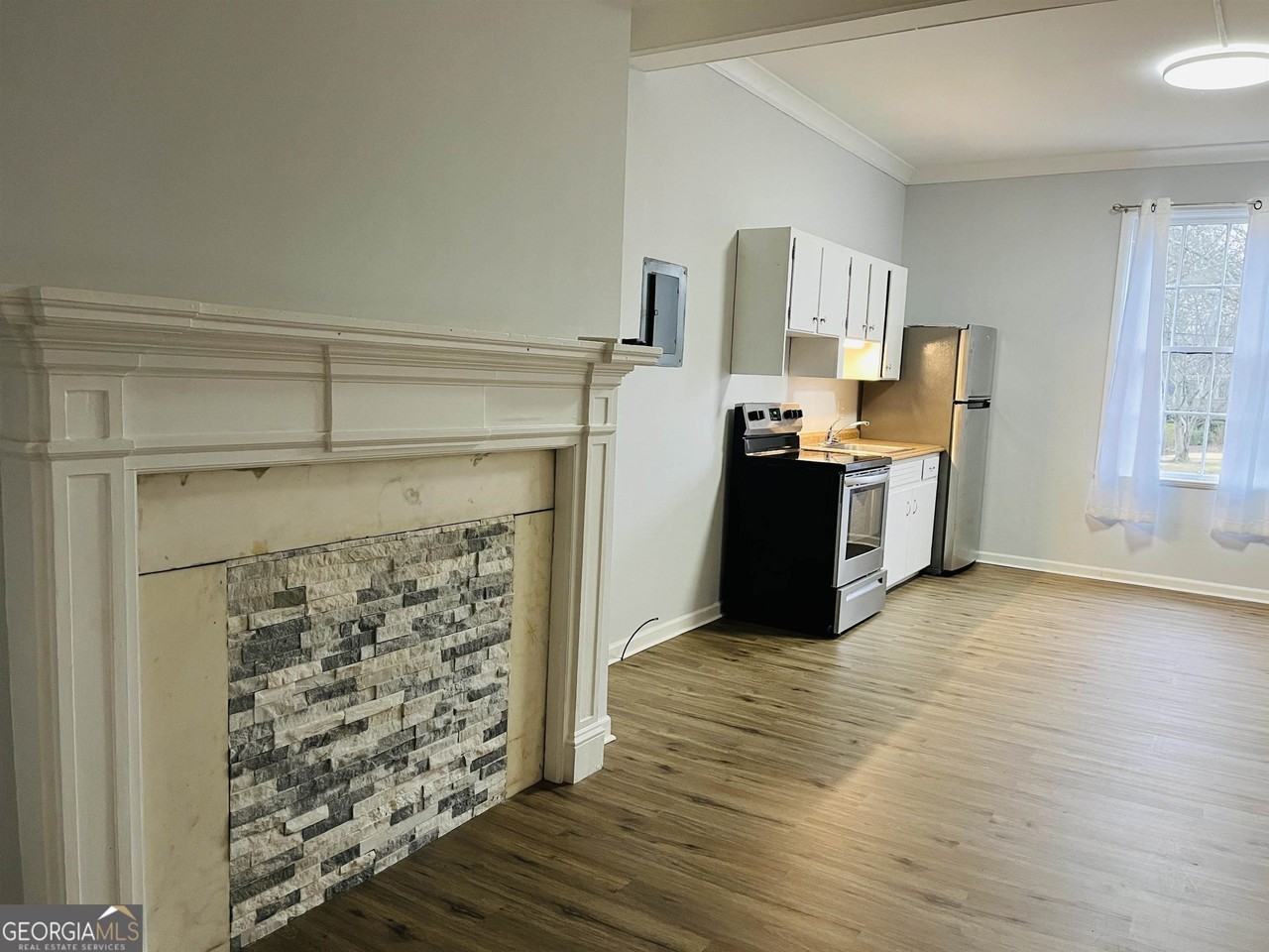 504 Broad St Apt 2 #2 - Photo 5 of 10