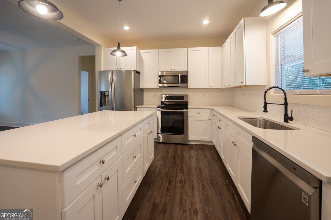 1000 Bell Cir - Photo 2 of 21