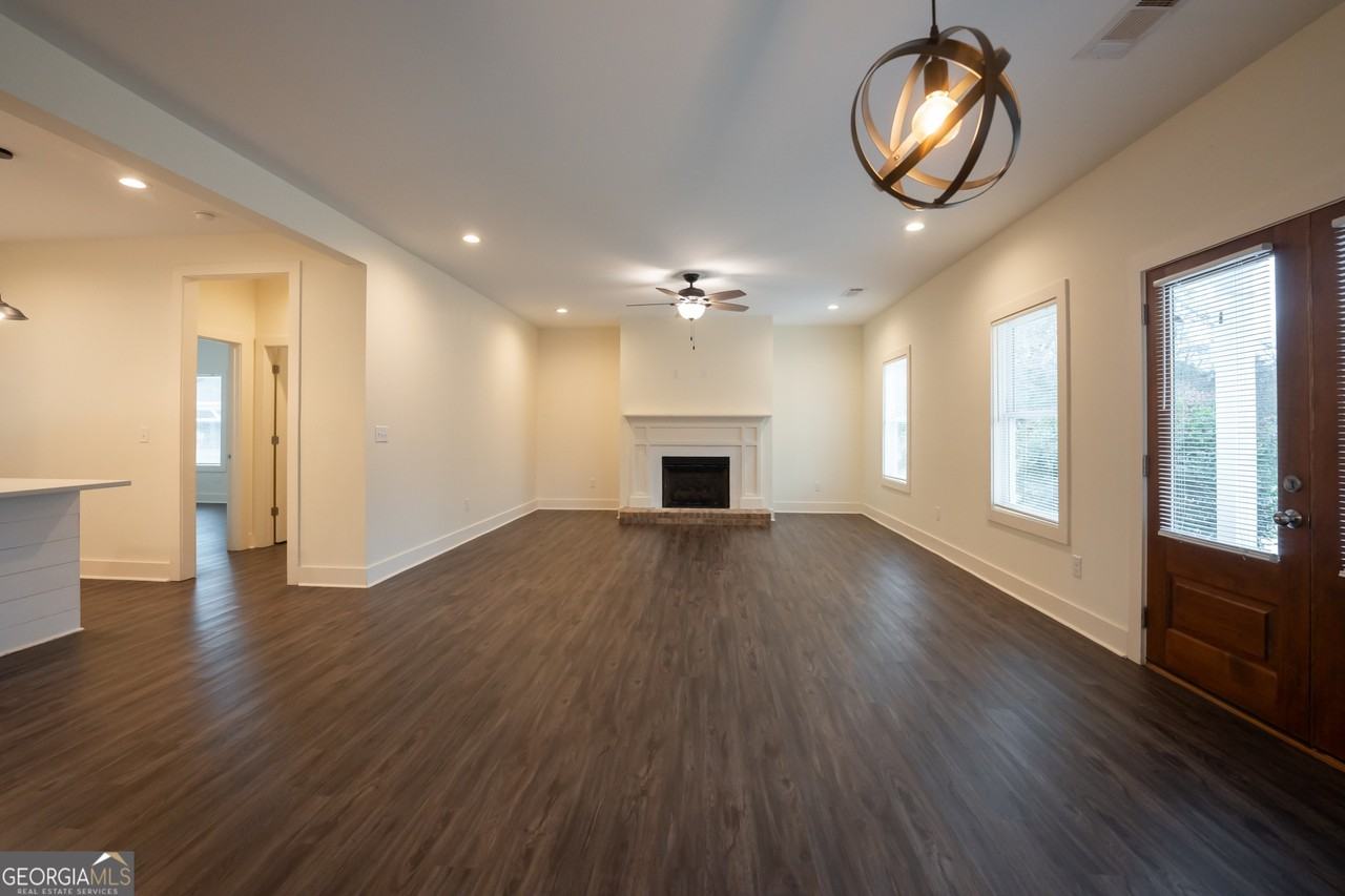 1000 Bell Cir - Photo 4 of 21