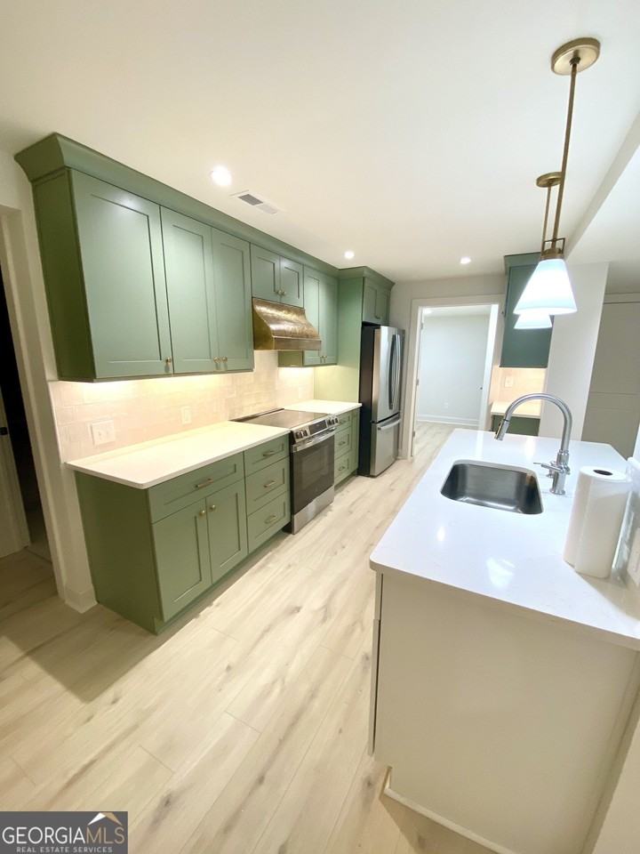 886 Moore Rd - Photo 7 of 23