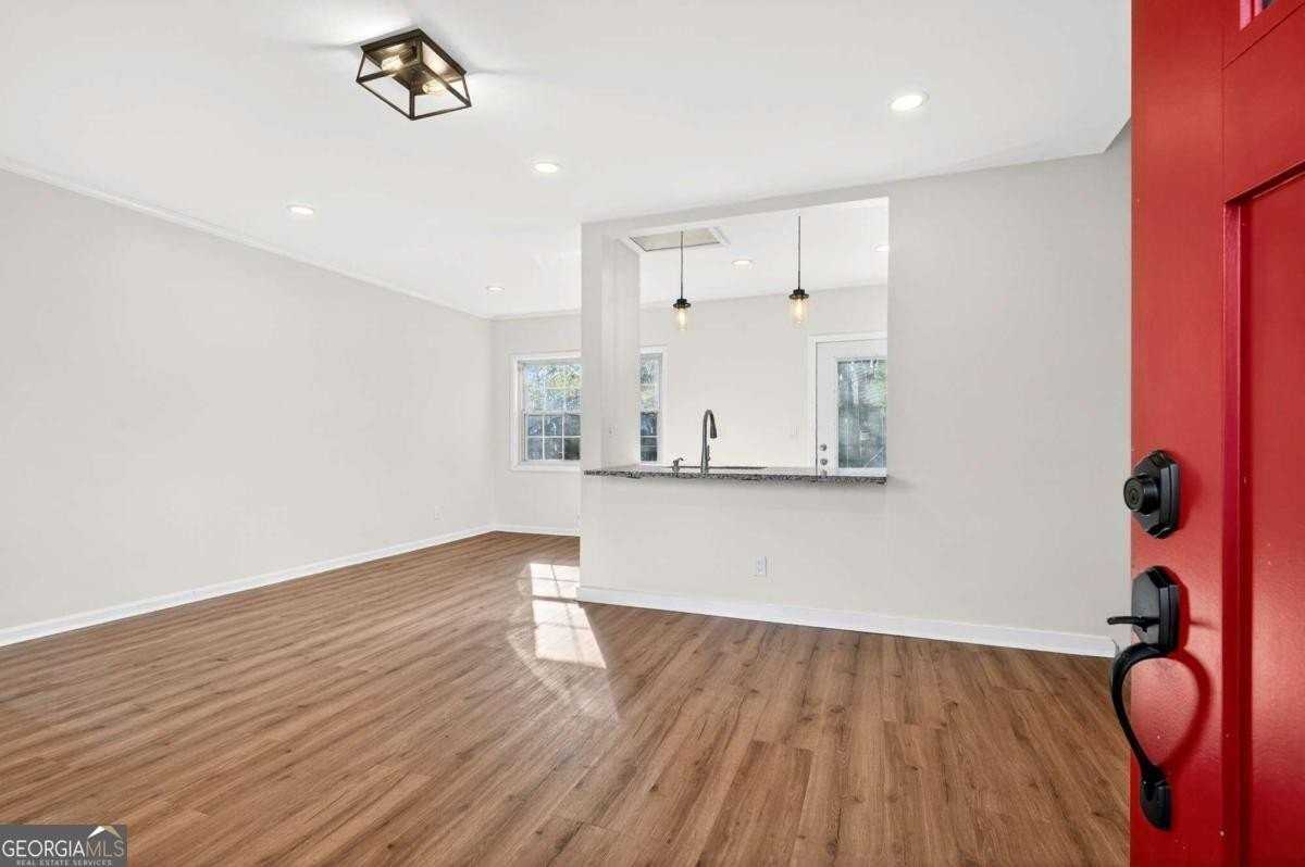 2918 Highland Dr Se - Photo 2 of 20