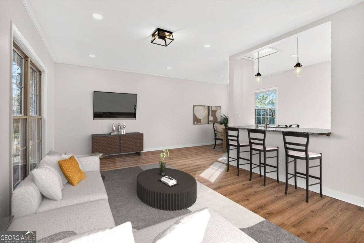 2918 Highland Dr Se - Photo 3 of 20