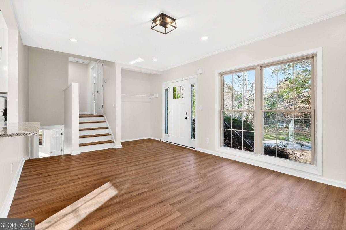 2918 Highland Dr Se - Photo 4 of 20