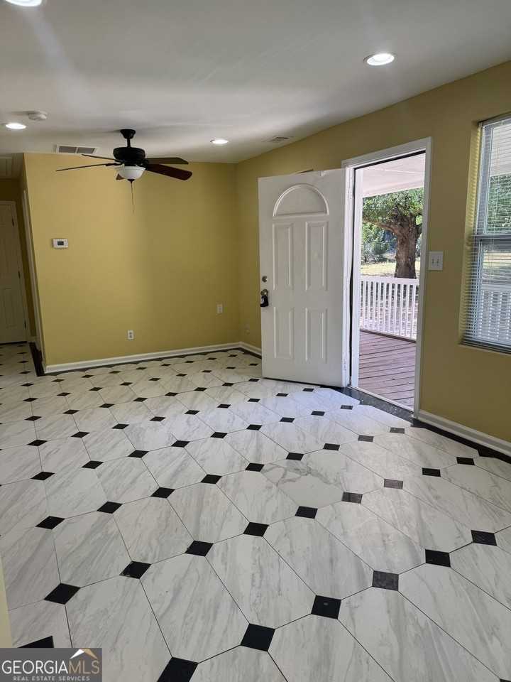 400 Tunis Rd - Photo 5 of 14