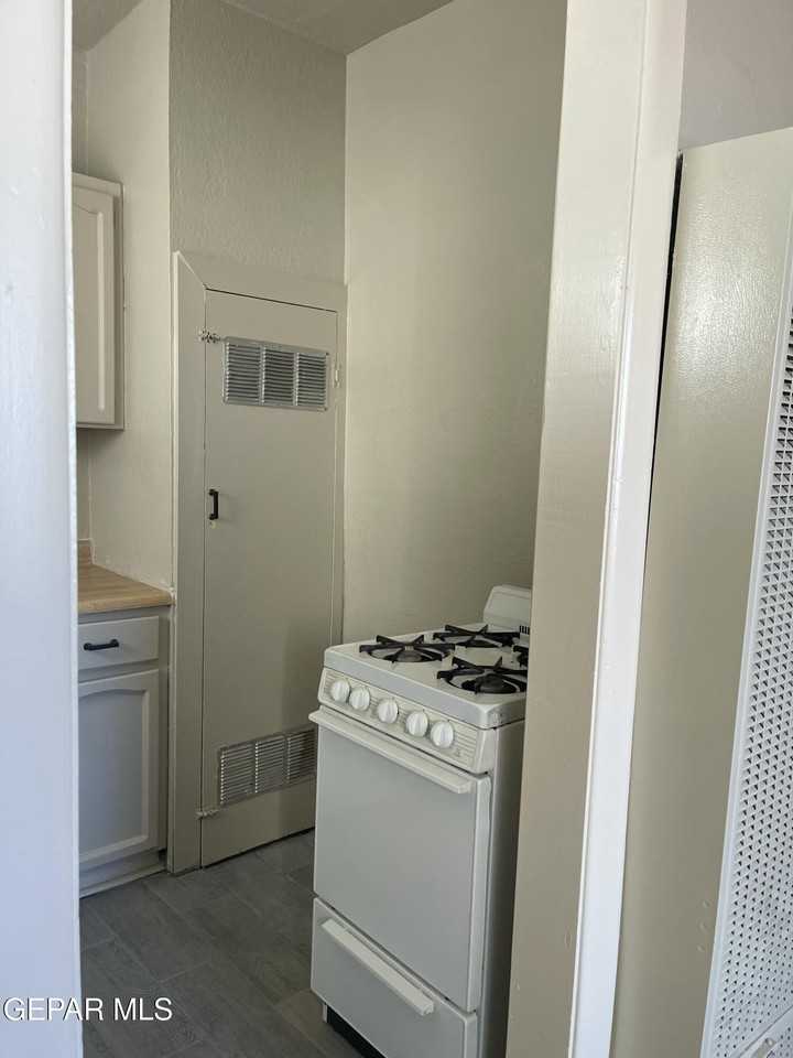 705 N Saint Vrain St Apt 9 #9 - Photo 3 of 7