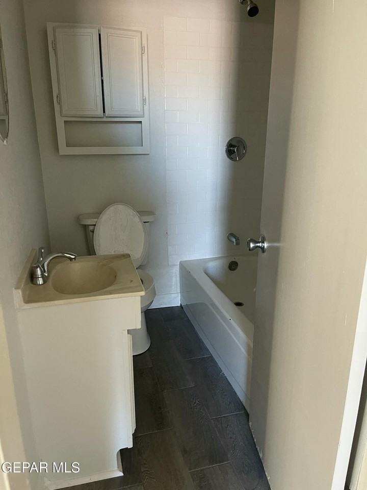 705 N Saint Vrain St Apt 9 #9 - Photo 5 of 7