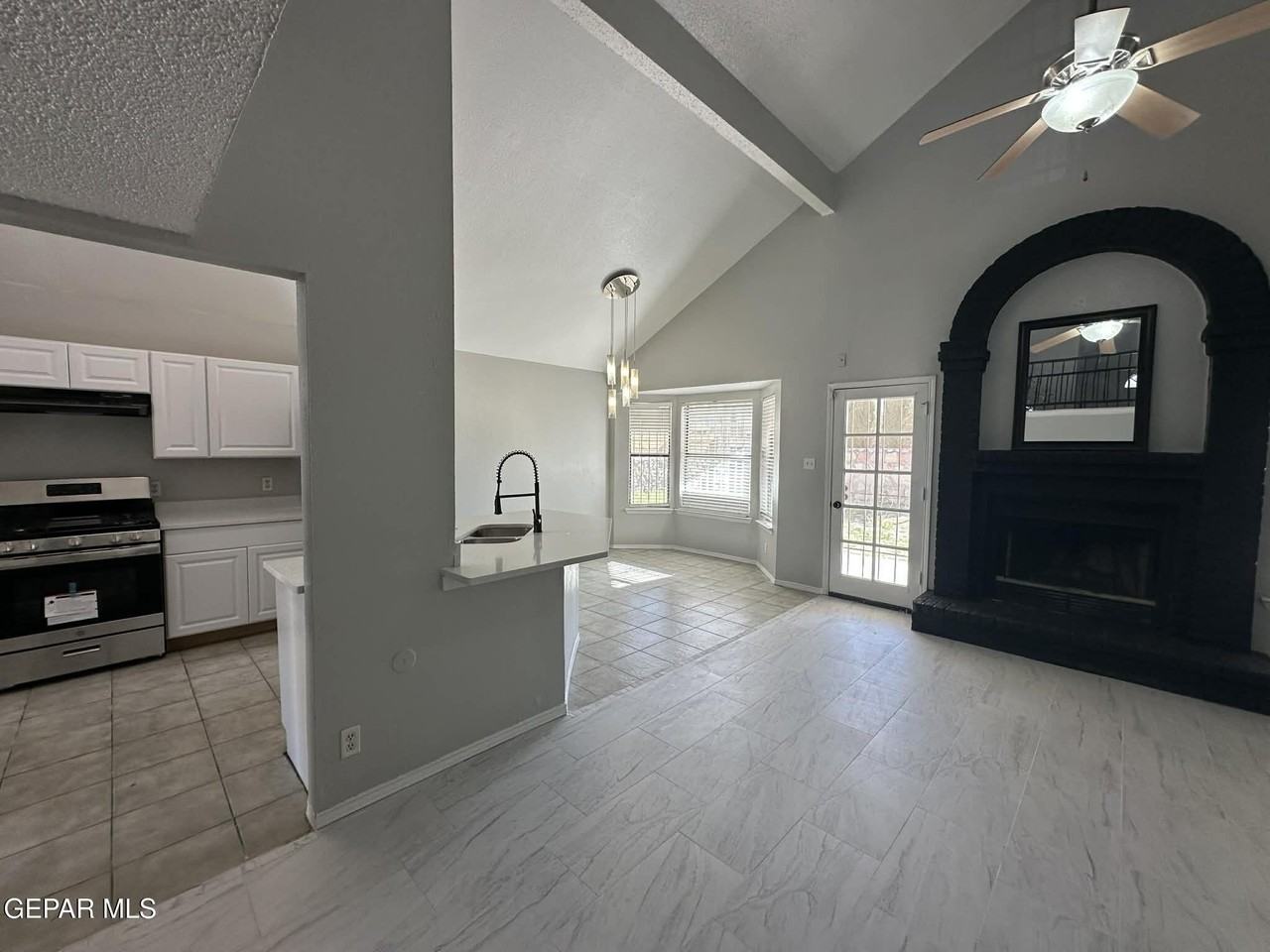 11364 Crater Lake Ave - Photo 6 of 21