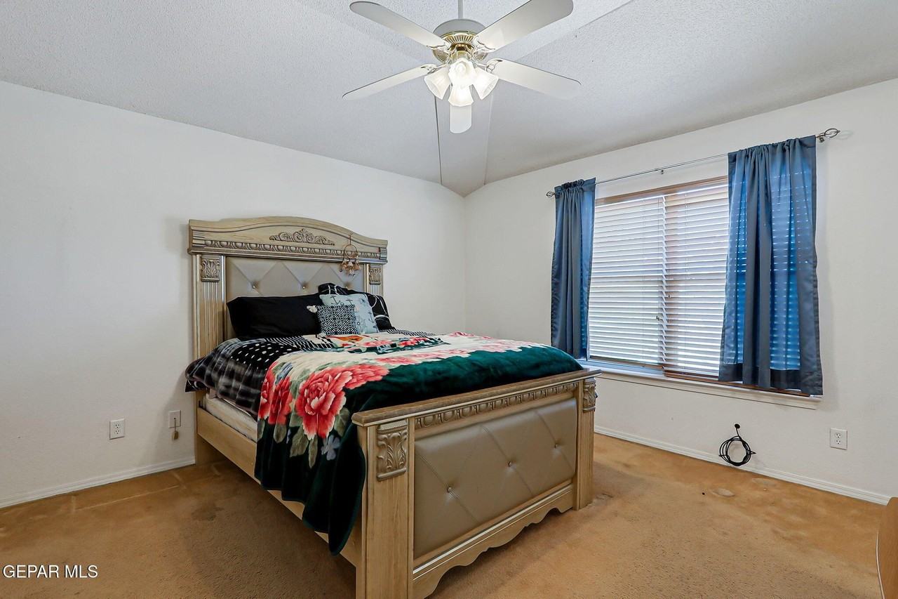 12193 Sun Arbor Place - Photo 5 of 28