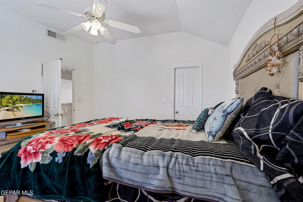 12193 Sun Arbor Place - Photo 7 of 28