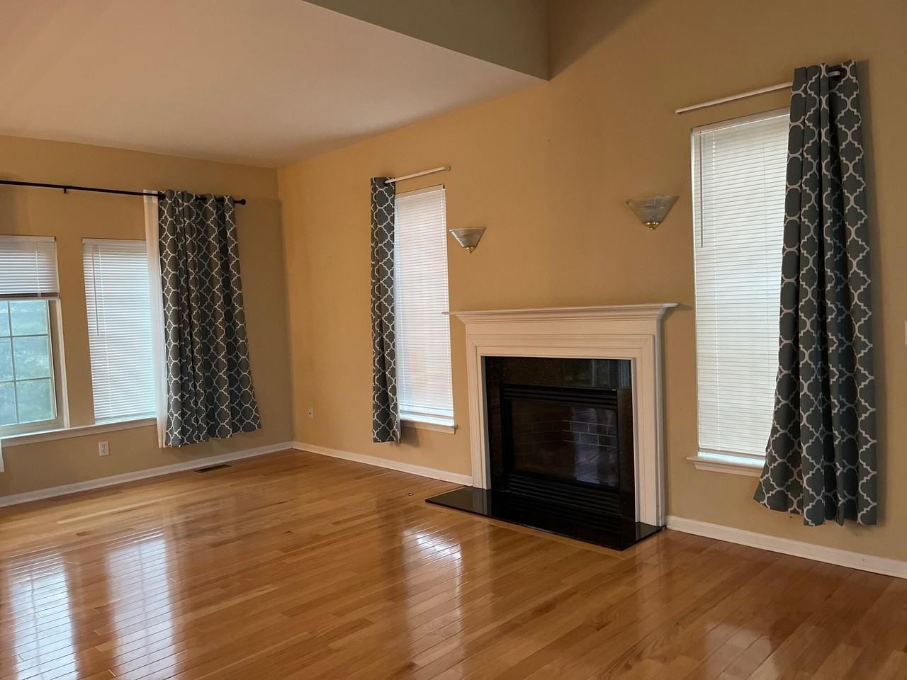 6057 Quebec Ave - Photo 3 of 22