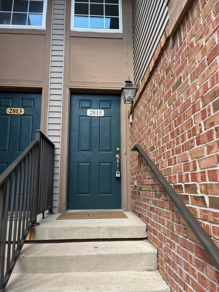 2815 Barclay Way - Photo 2 of 27