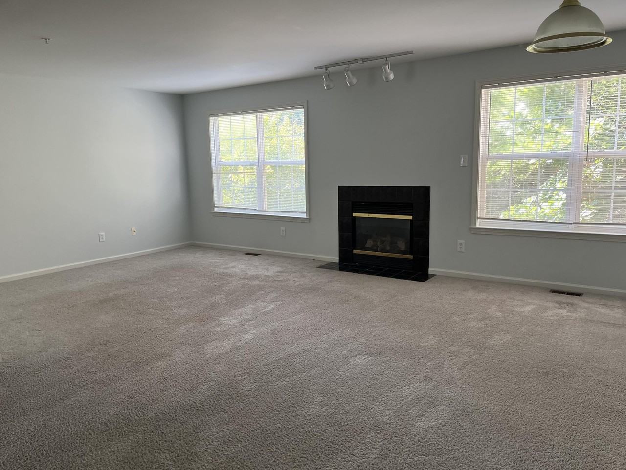 2815 Barclay Way - Photo 4 of 27