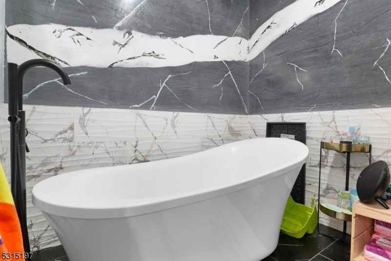 737 Jackson Avenue #2 - Photo 4 of 14