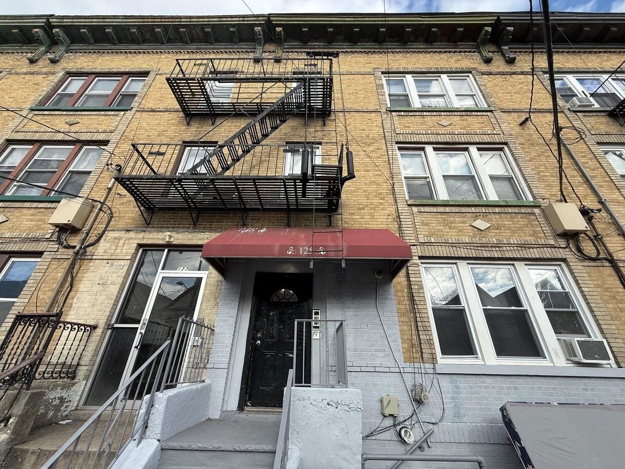 125 W 54th St #2R - Photo 7 of 7