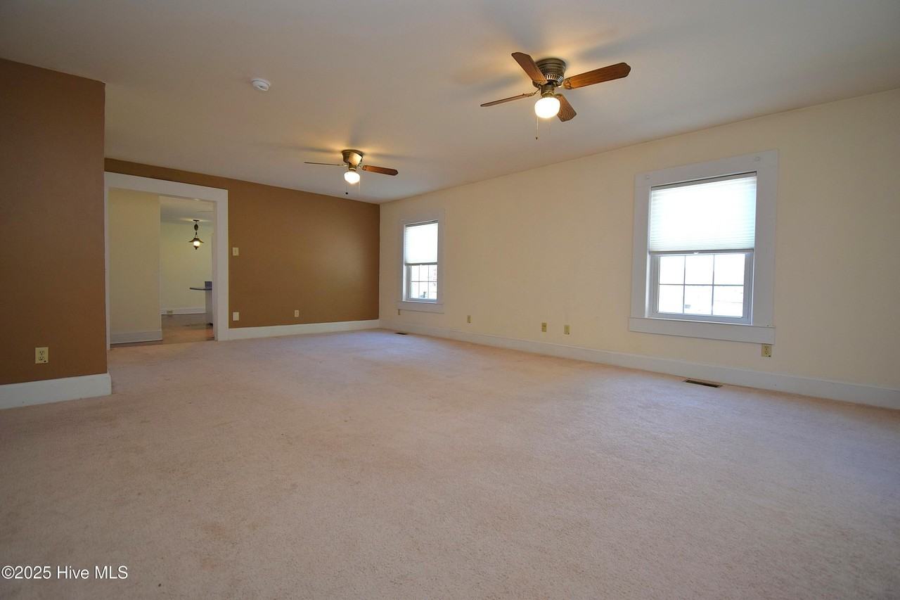 3947 Rountree Rd - Photo 2 of 17