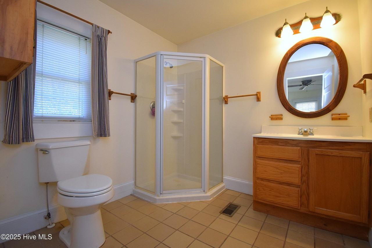 3947 Rountree Rd - Photo 6 of 17