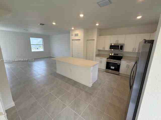 2763 Se 26th St - Photo 3 of 8