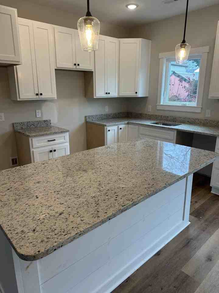 385 Effinger St - Photo 2 of 9