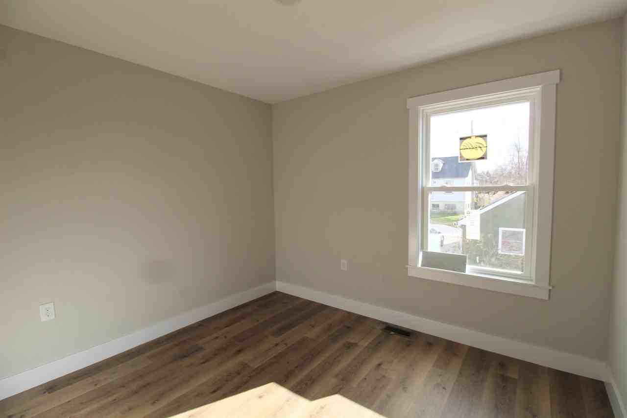 385 Effinger St - Photo 4 of 9