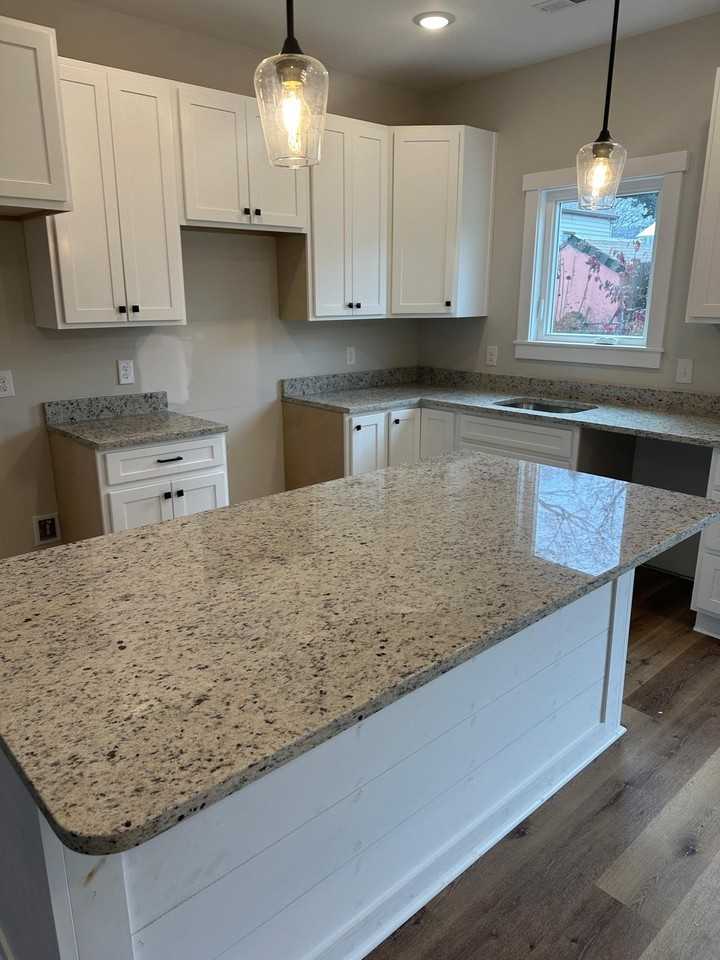 395 Effinger St - Photo 2 of 9