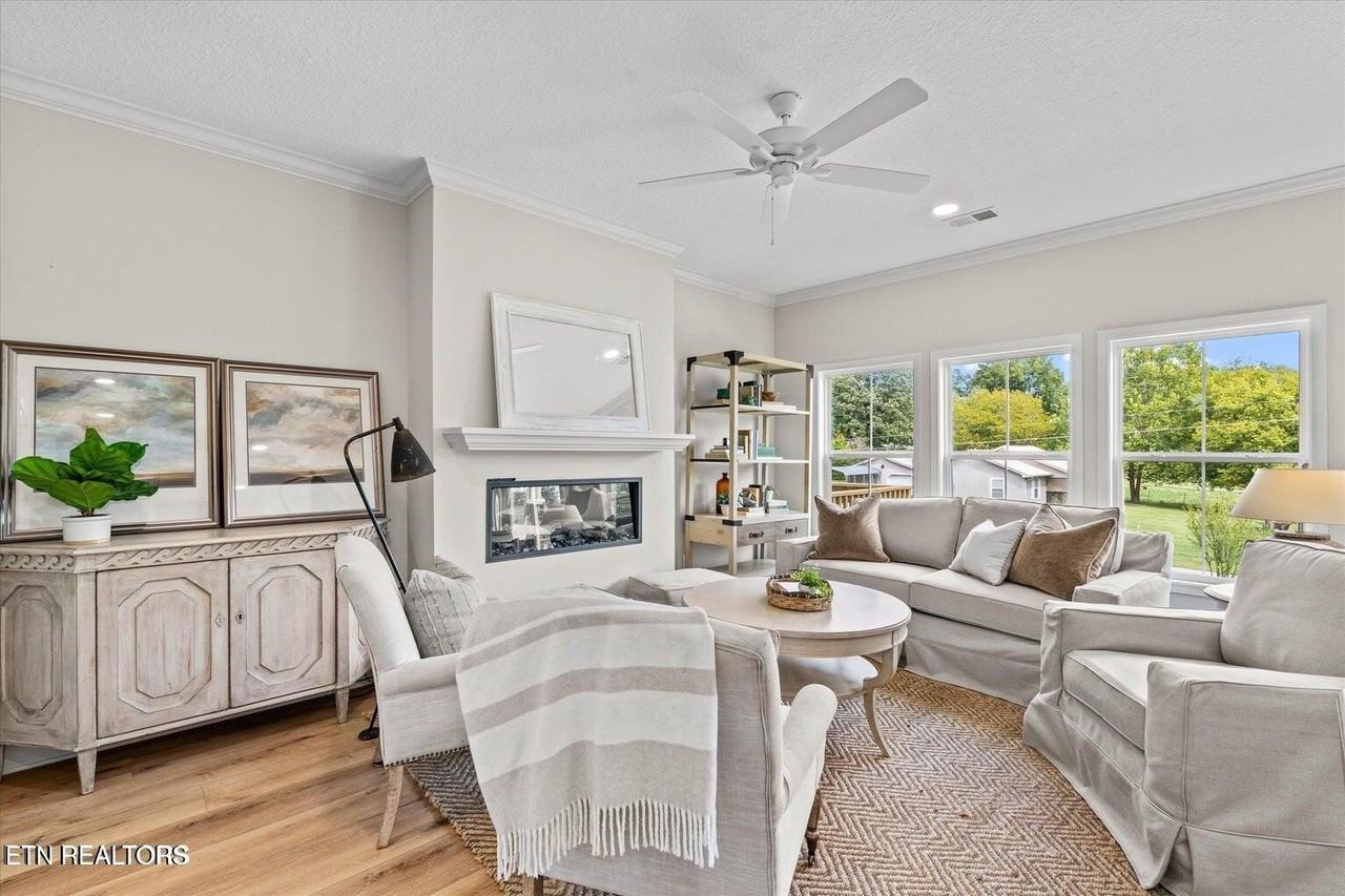 6631 6631 Johnbo Way - Photo 6 of 21