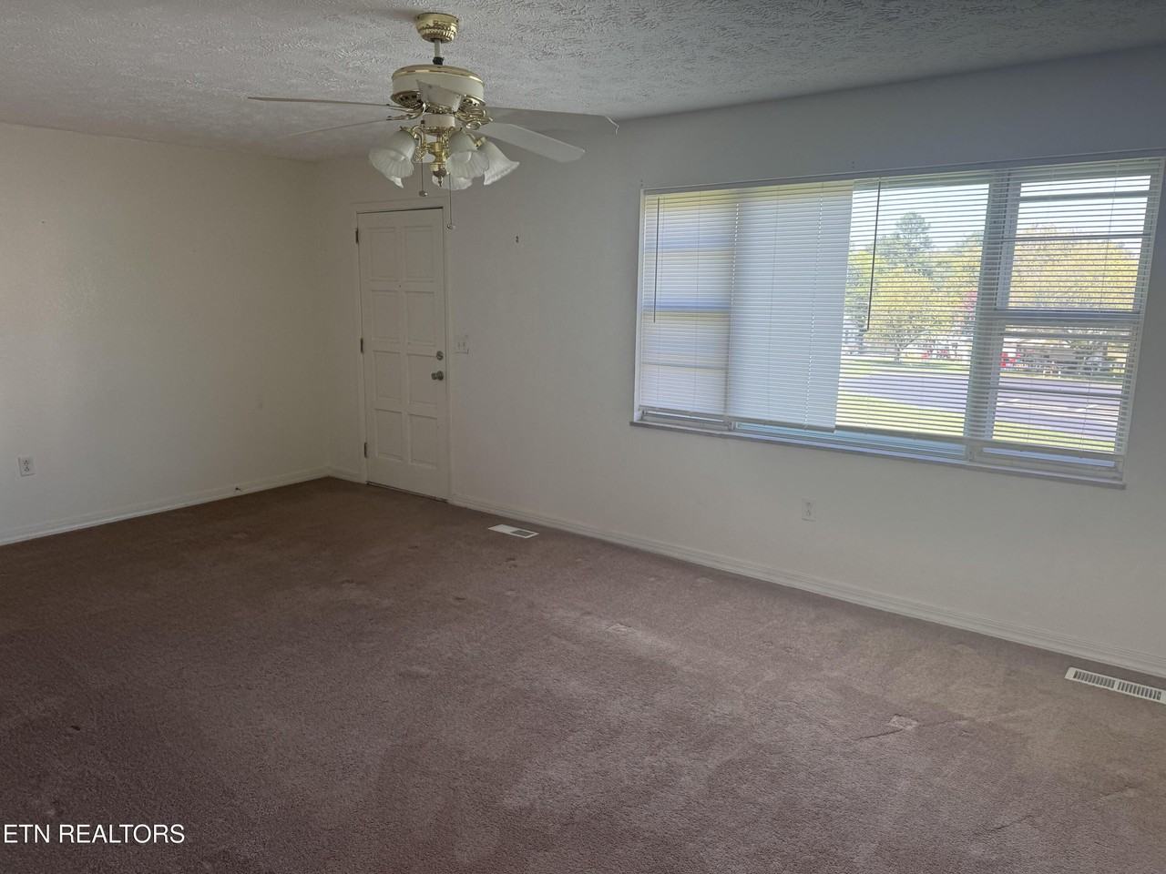 520 Hopewell Road - Photo 5 of 12