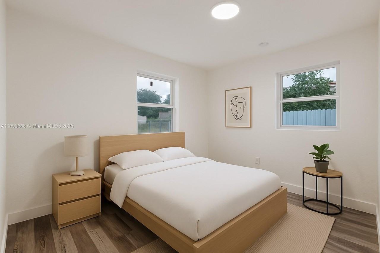 725 Burlington Street - Photo 5 of 8