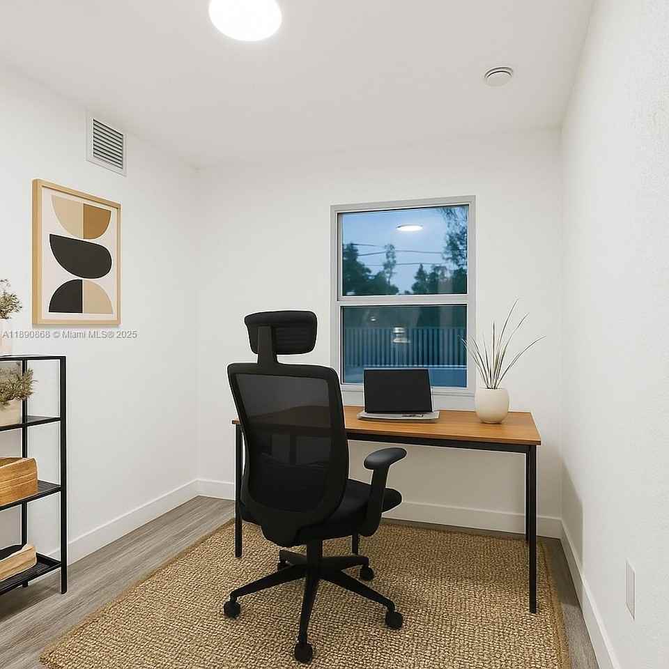 725 Burlington Street - Photo 6 of 8