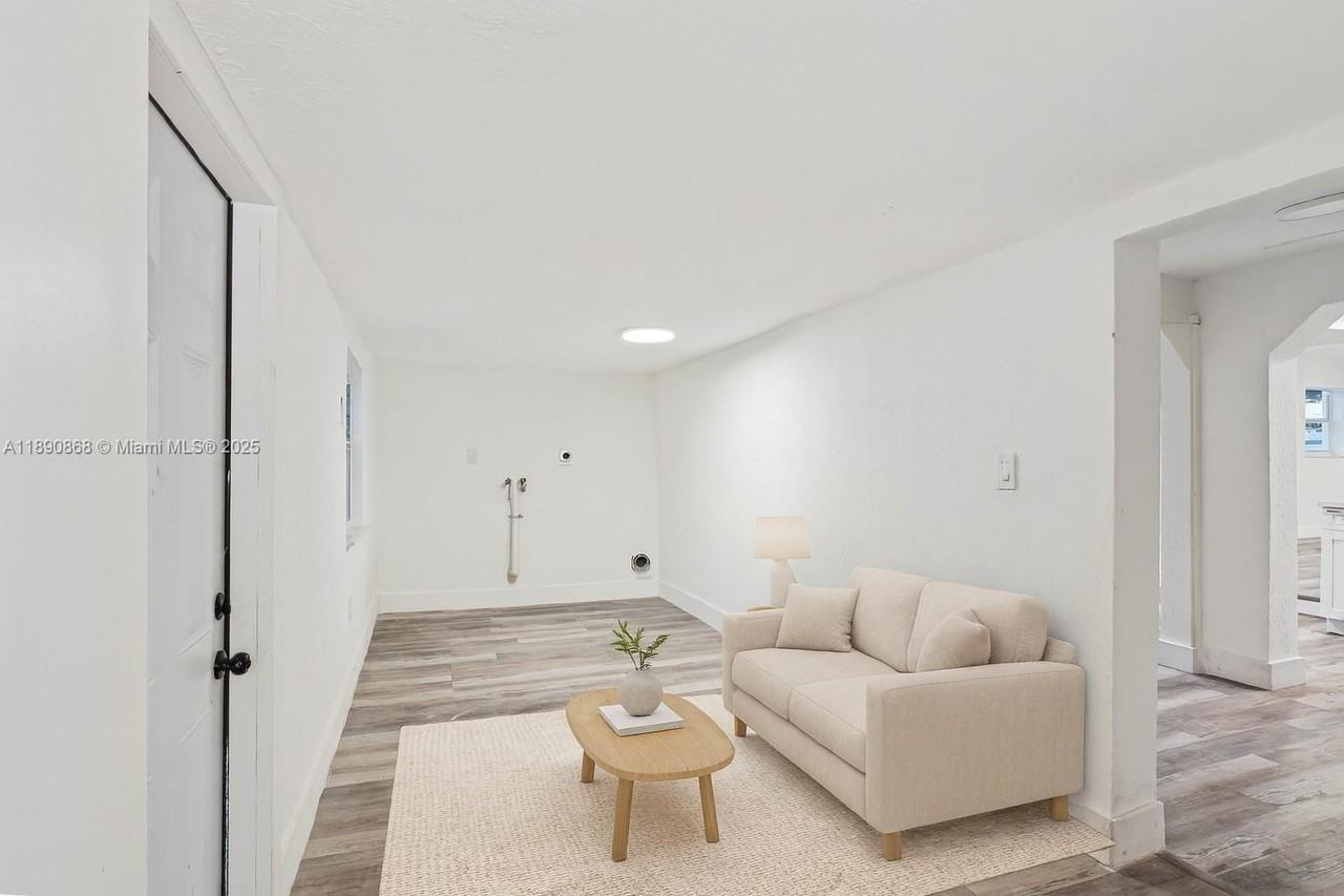 725 Burlington Street - Photo 7 of 8