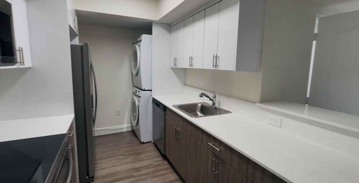 Sw 16th St #402 - Photo 5 of 8