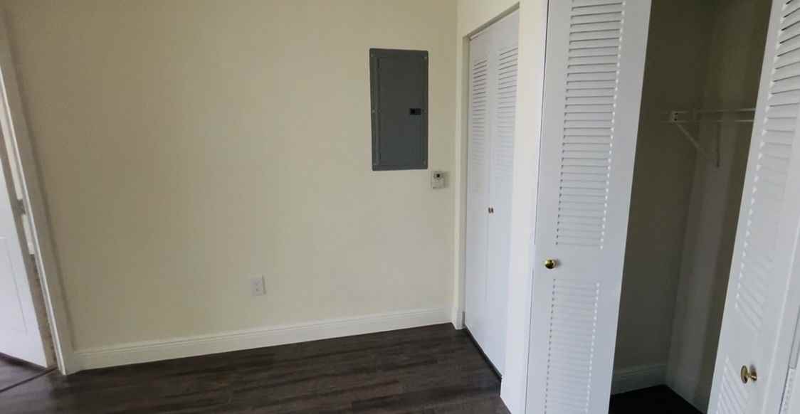 Sw 16th St #402 - Photo 6 of 8